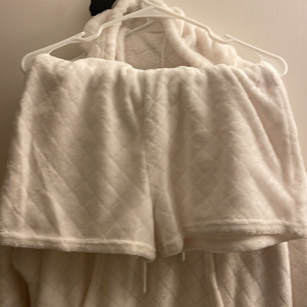 Two piece - Picture 3 of 4